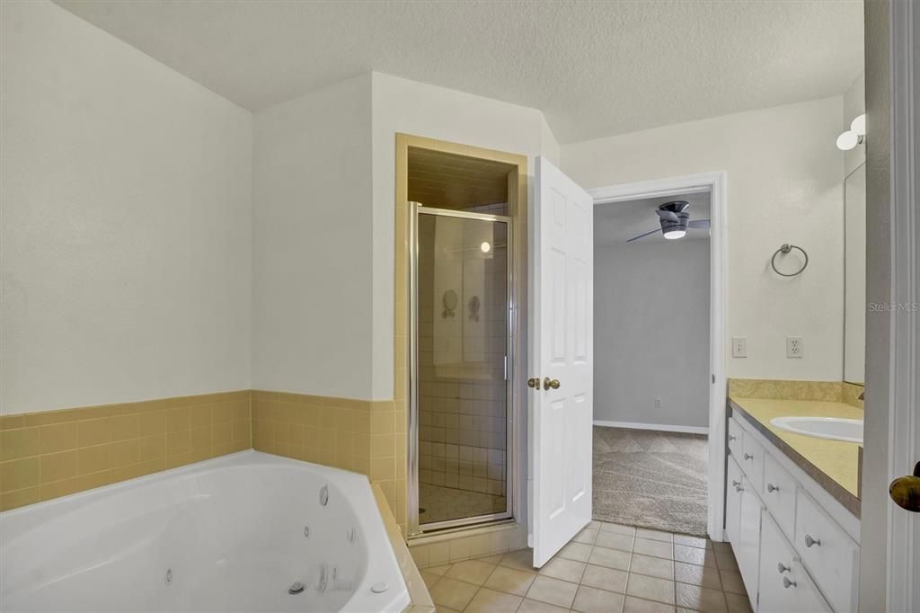 На продажу: $179,900 (2 спален, 1 ванн, 1280 Квадратных фут)