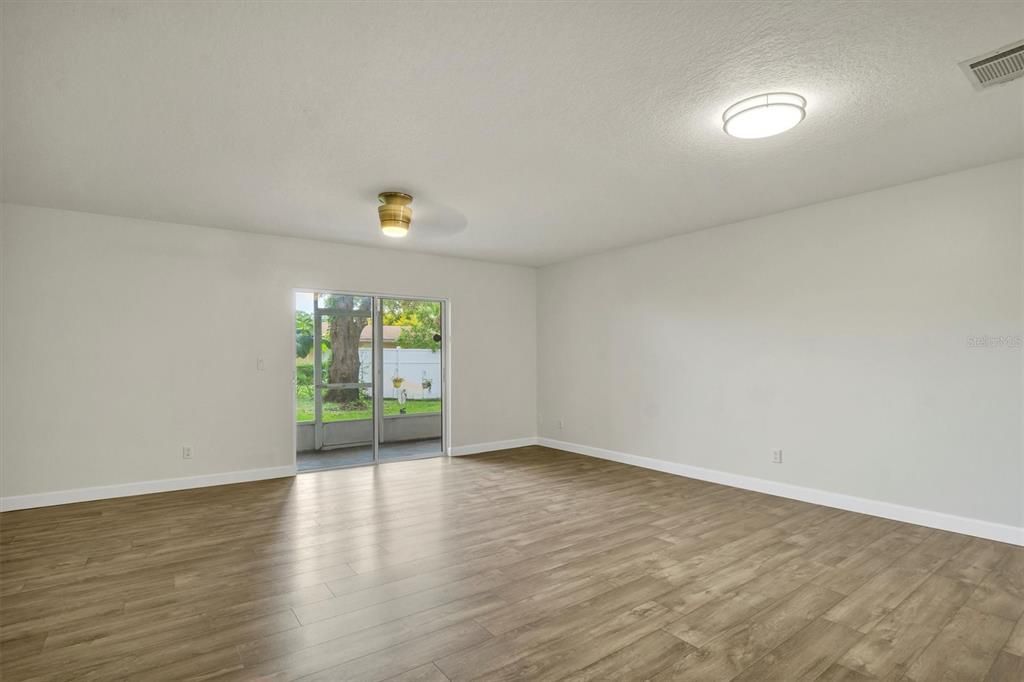 На продажу: $179,900 (2 спален, 1 ванн, 1280 Квадратных фут)