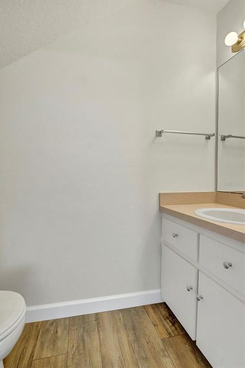 На продажу: $179,900 (2 спален, 1 ванн, 1280 Квадратных фут)