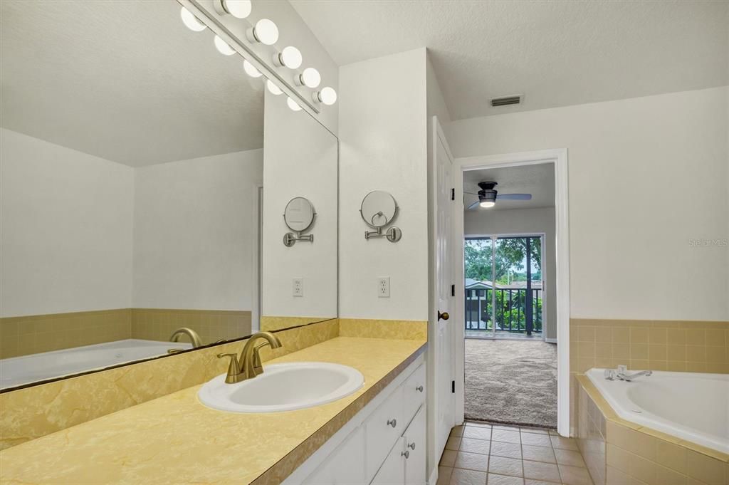 На продажу: $179,900 (2 спален, 1 ванн, 1280 Квадратных фут)