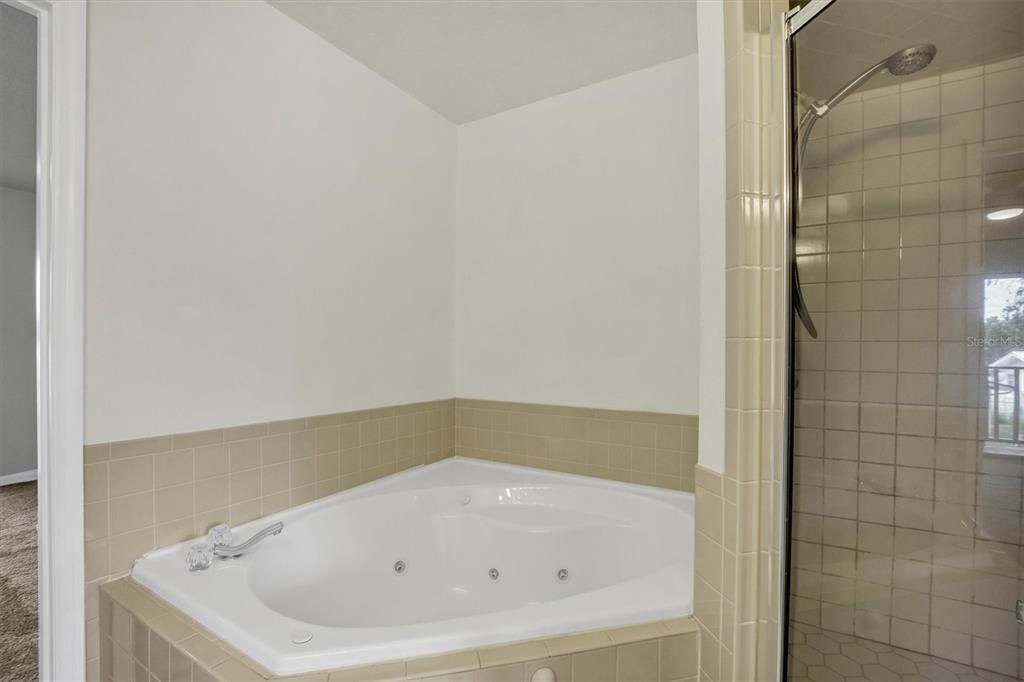 На продажу: $179,900 (2 спален, 1 ванн, 1280 Квадратных фут)