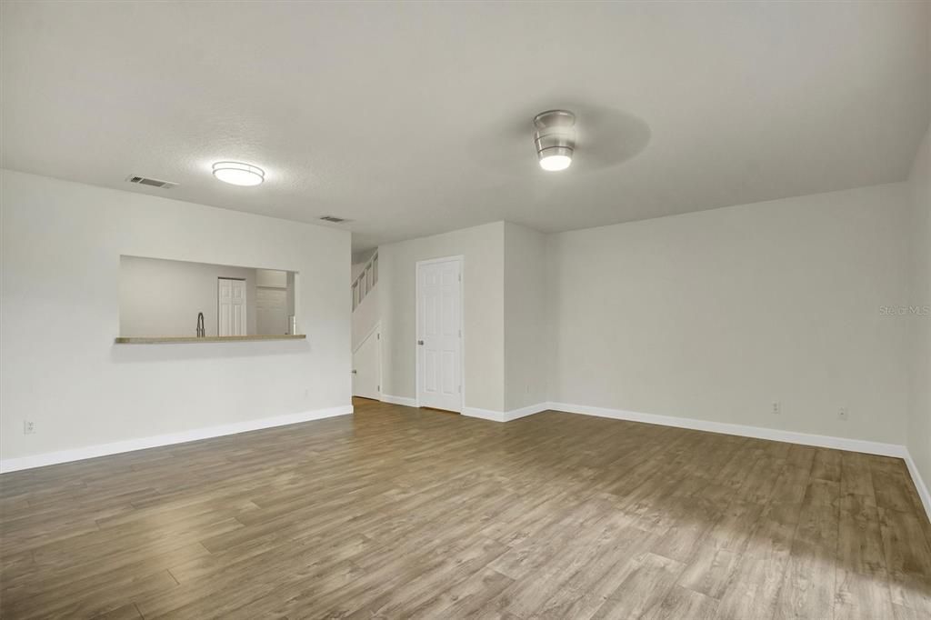 На продажу: $179,900 (2 спален, 1 ванн, 1280 Квадратных фут)