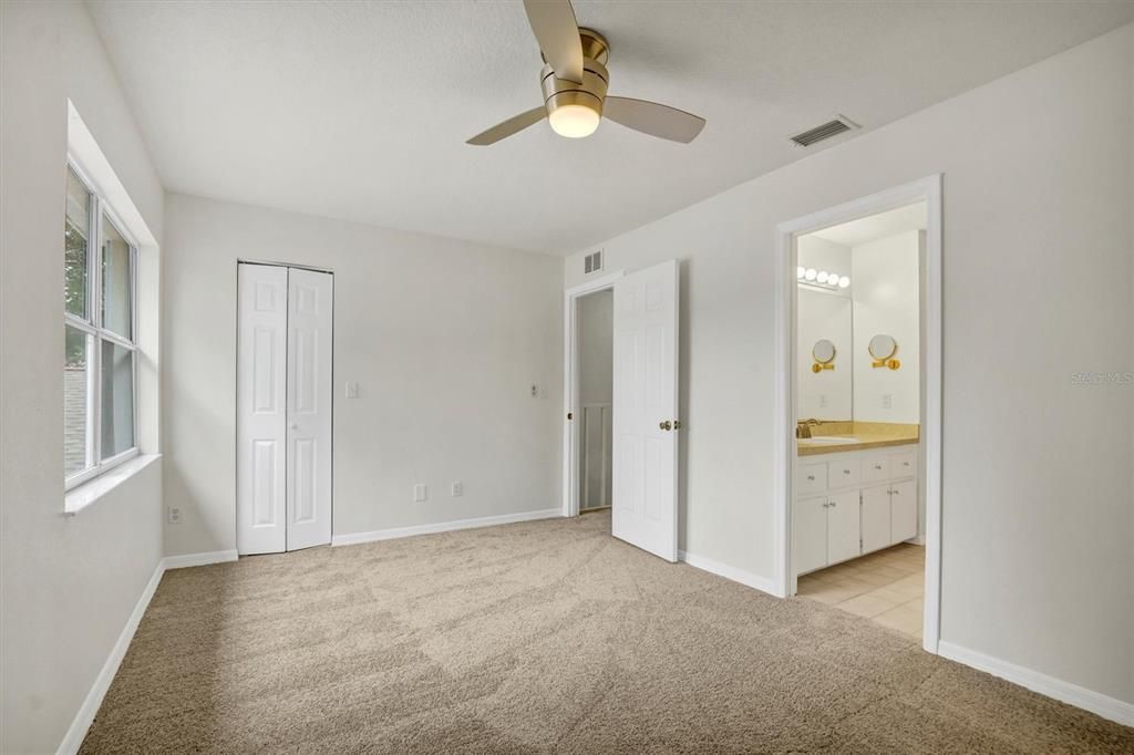 На продажу: $179,900 (2 спален, 1 ванн, 1280 Квадратных фут)