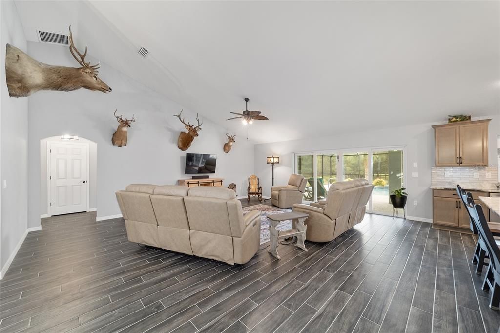 待售: $1,950,000 (3 贝兹, 2 浴室, 2588 平方英尺)