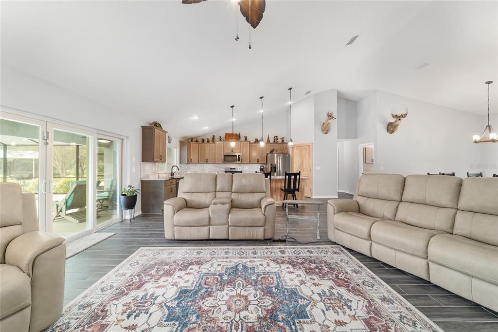 待售: $1,950,000 (3 贝兹, 2 浴室, 2588 平方英尺)