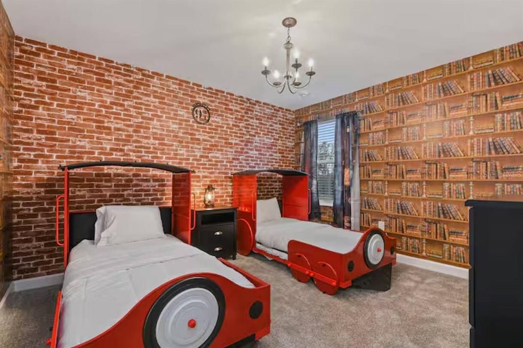 待售: $895,000 (8 贝兹, 5 浴室, 4289 平方英尺)