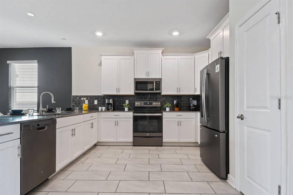 待售: $895,000 (8 贝兹, 5 浴室, 4289 平方英尺)