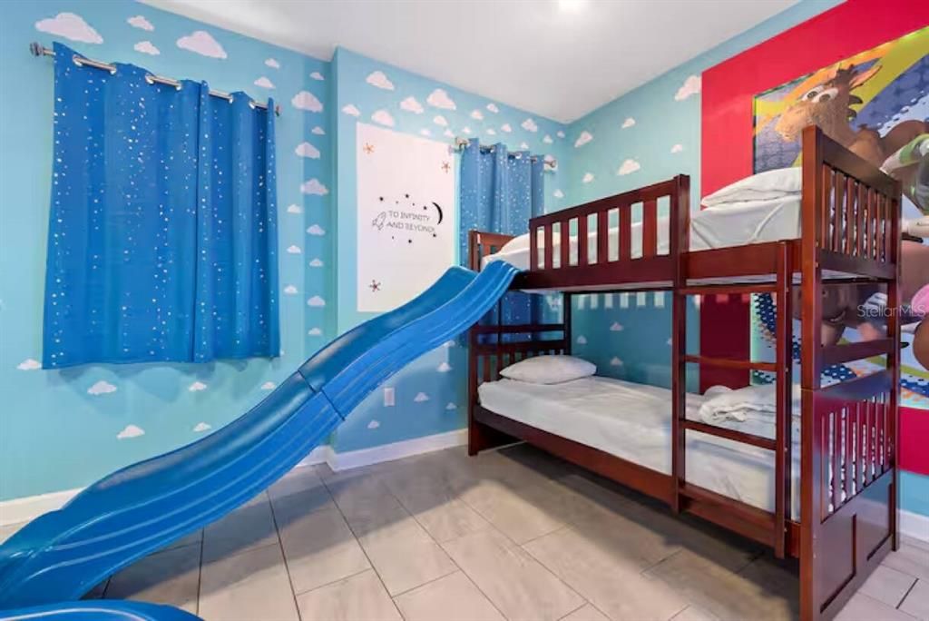 待售: $895,000 (8 贝兹, 5 浴室, 4289 平方英尺)