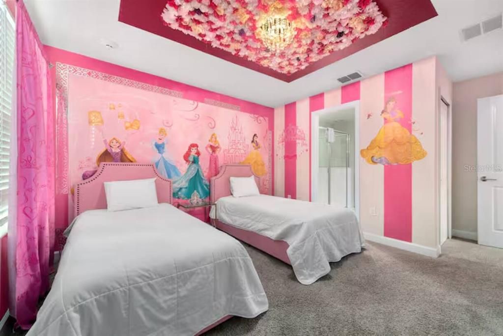 待售: $895,000 (8 贝兹, 5 浴室, 4289 平方英尺)