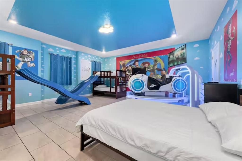 待售: $895,000 (8 贝兹, 5 浴室, 4289 平方英尺)