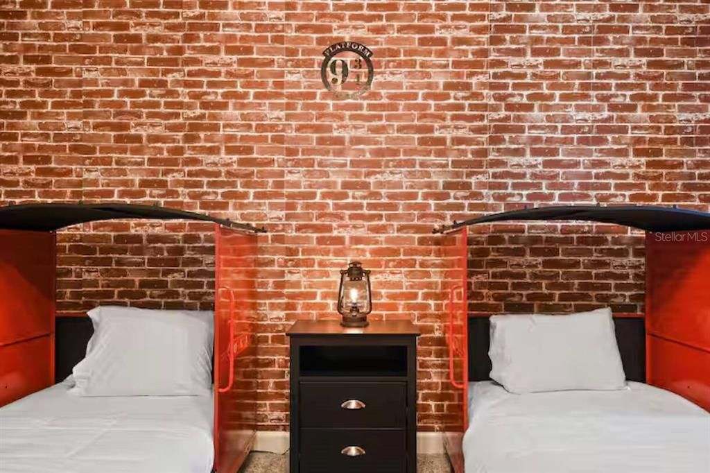 待售: $895,000 (8 贝兹, 5 浴室, 4289 平方英尺)