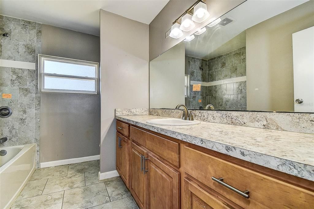 Activo con contrato: $175,000 (3 camas, 2 baños, 1420 Pies cuadrados)