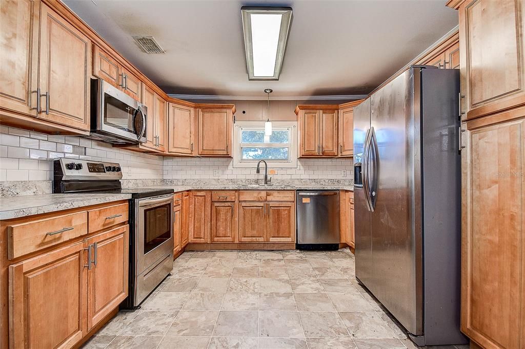 Activo con contrato: $175,000 (3 camas, 2 baños, 1420 Pies cuadrados)