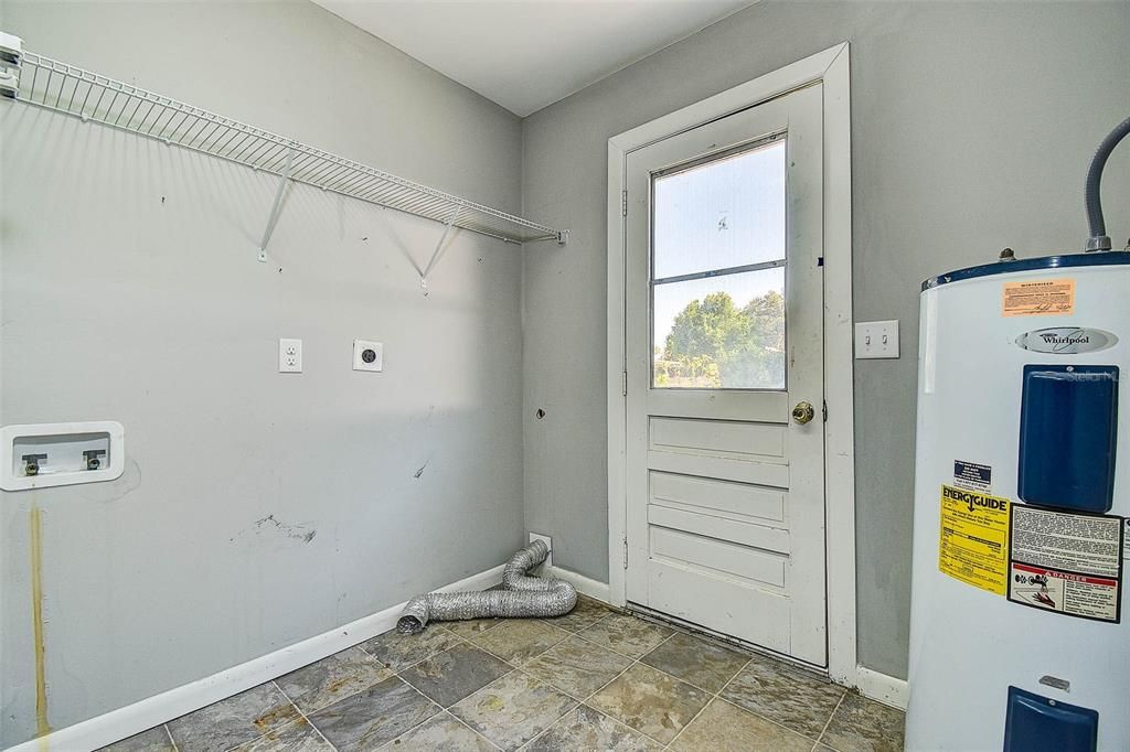 Activo con contrato: $175,000 (3 camas, 2 baños, 1420 Pies cuadrados)