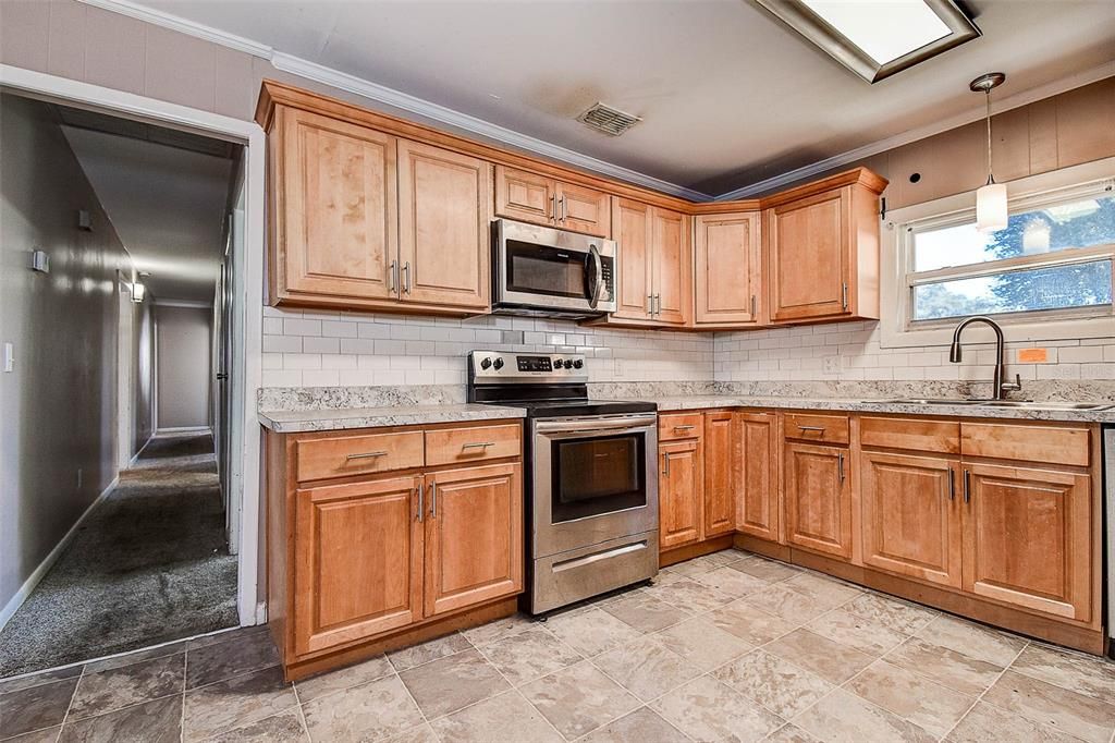 Activo con contrato: $175,000 (3 camas, 2 baños, 1420 Pies cuadrados)