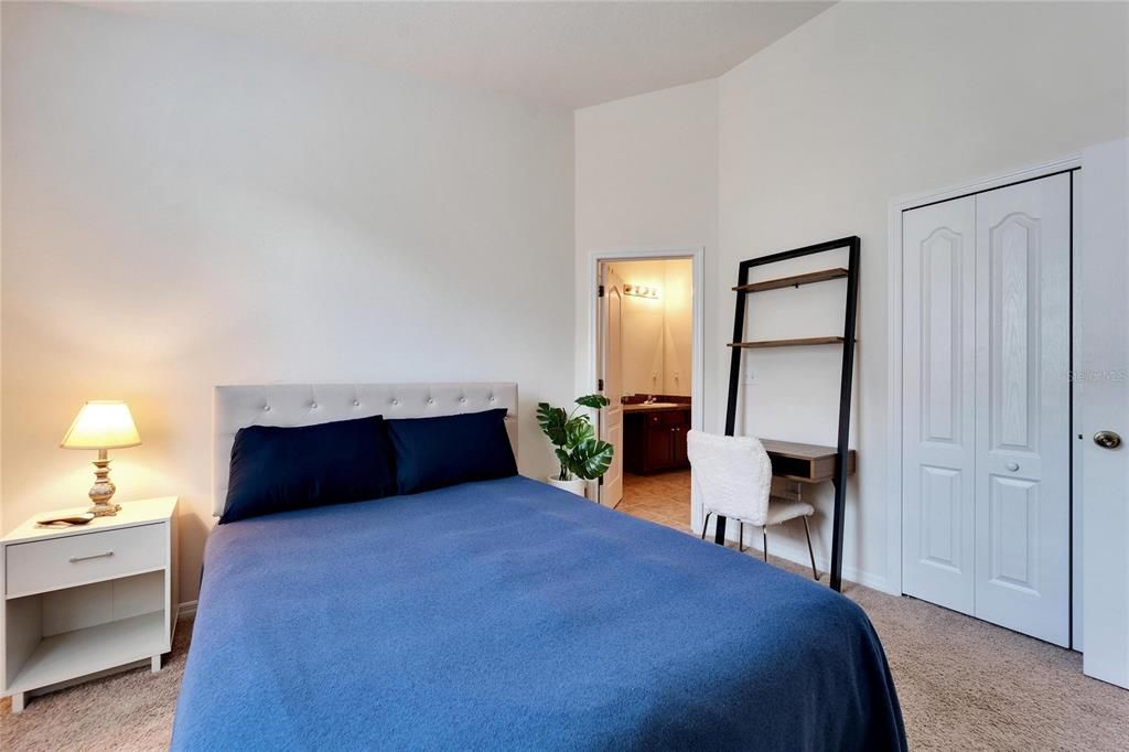 Active With Contract: $1,800 (2 beds, 2 baths, 1260 Square Feet)