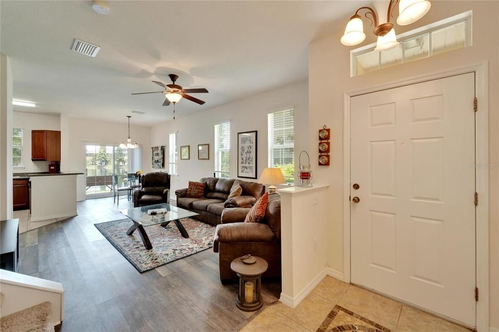 Active With Contract: $1,800 (2 beds, 2 baths, 1260 Square Feet)