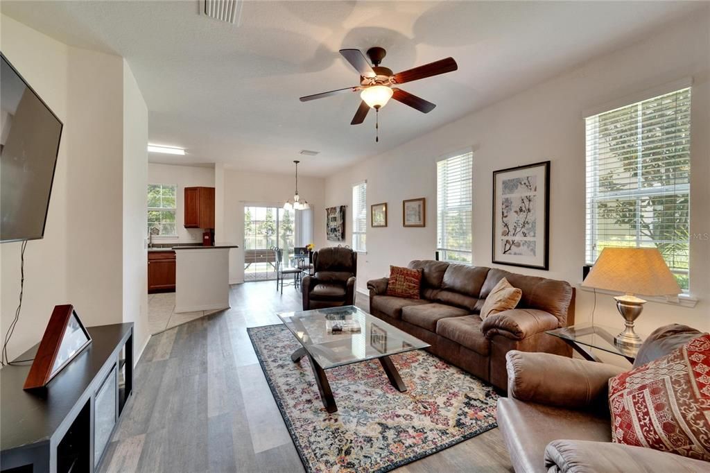 Active With Contract: $1,800 (2 beds, 2 baths, 1260 Square Feet)