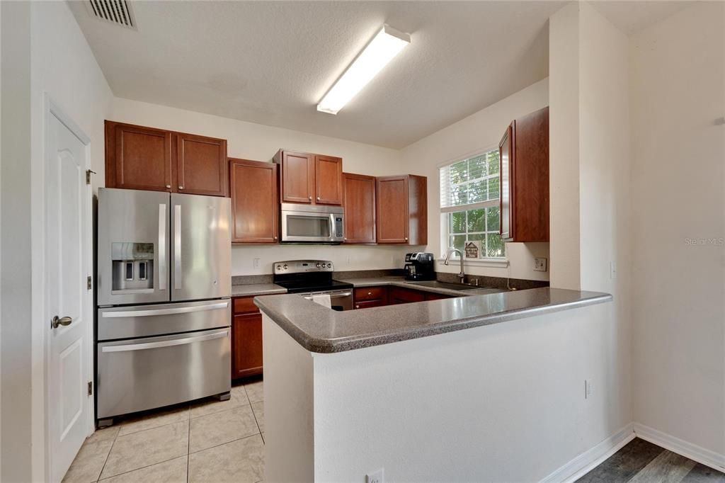 Active With Contract: $1,800 (2 beds, 2 baths, 1260 Square Feet)