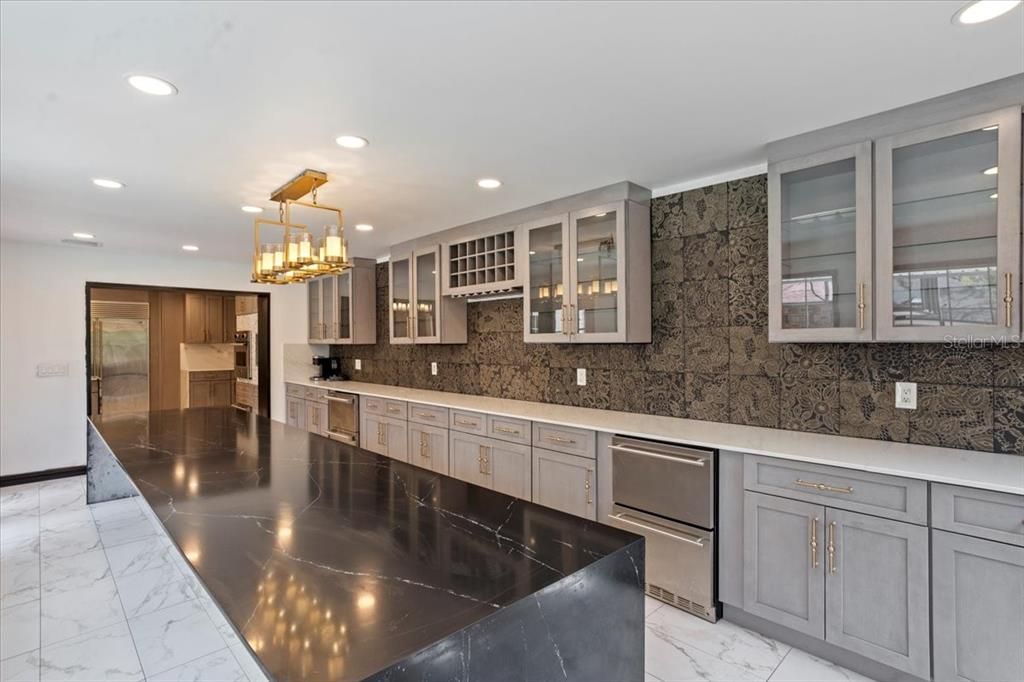 待售: $970,000 (5 贝兹, 3 浴室, 6396 平方英尺)