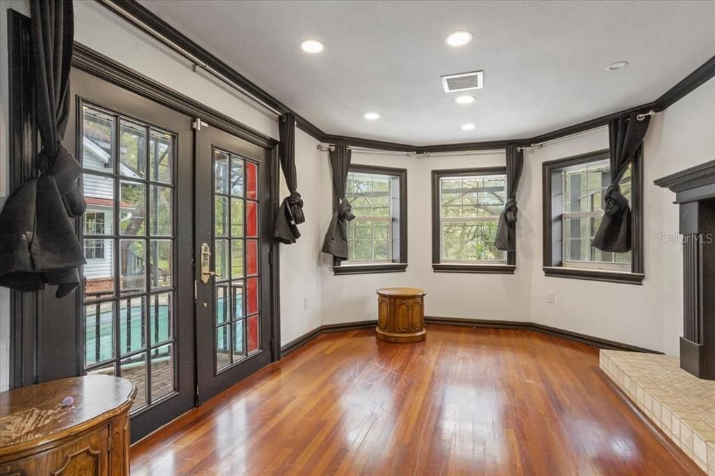 待售: $970,000 (5 贝兹, 3 浴室, 6396 平方英尺)