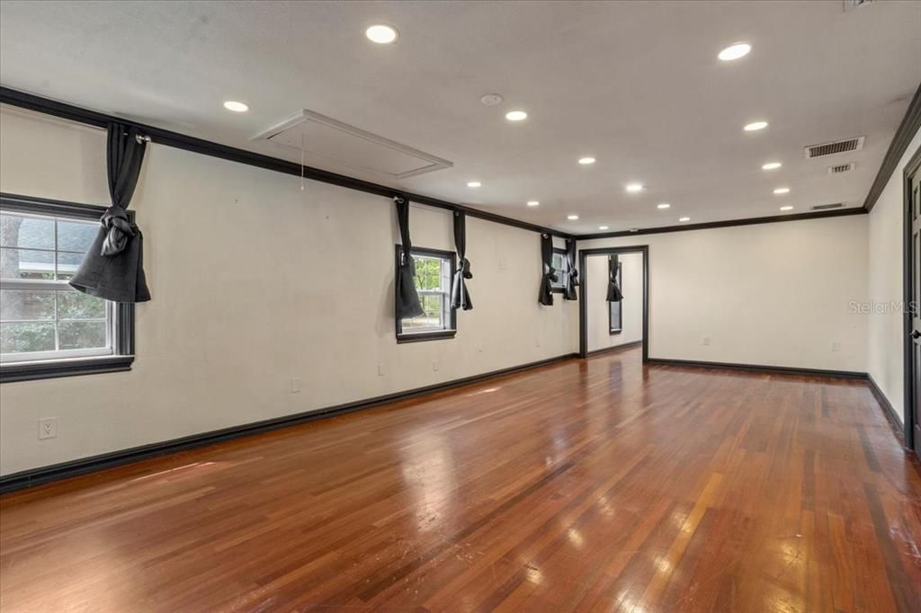 待售: $970,000 (5 贝兹, 3 浴室, 6396 平方英尺)