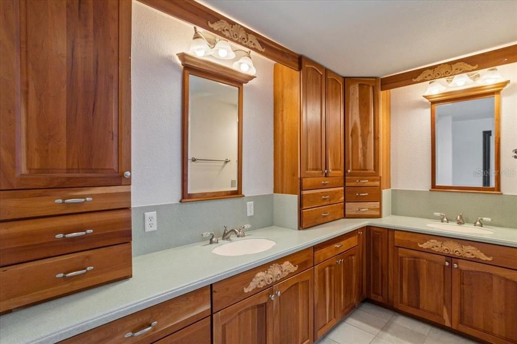 待售: $970,000 (5 贝兹, 3 浴室, 6396 平方英尺)