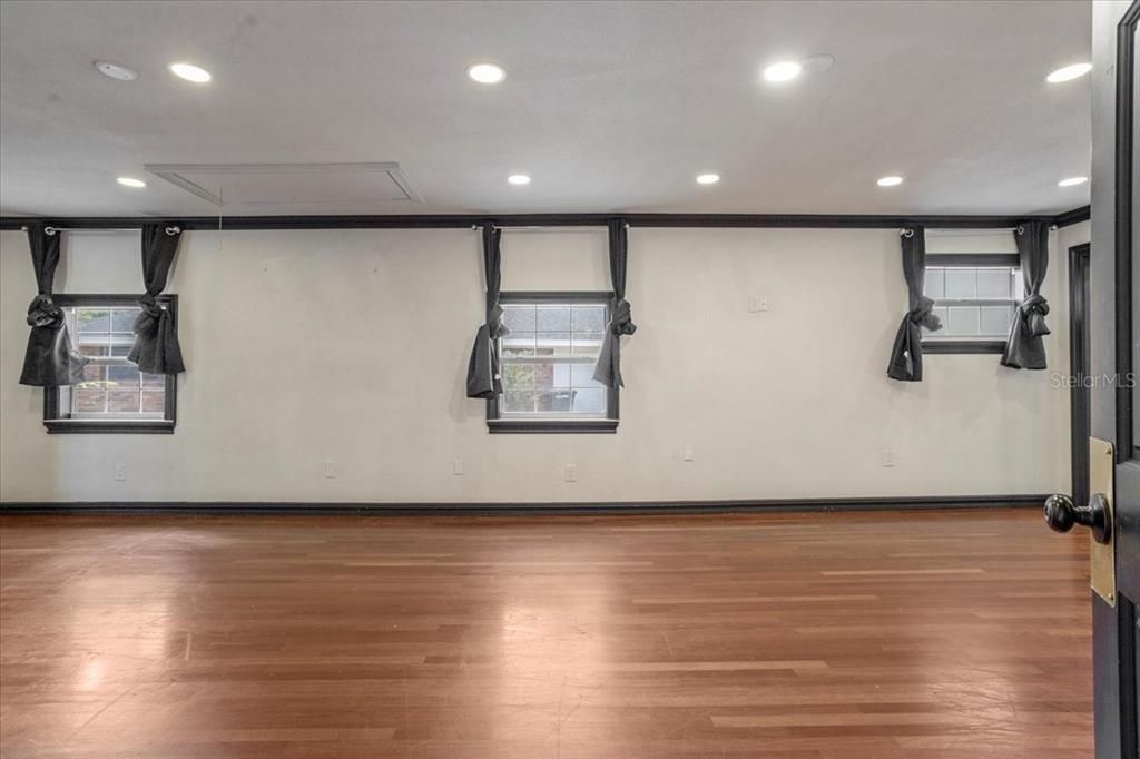 待售: $970,000 (5 贝兹, 3 浴室, 6396 平方英尺)