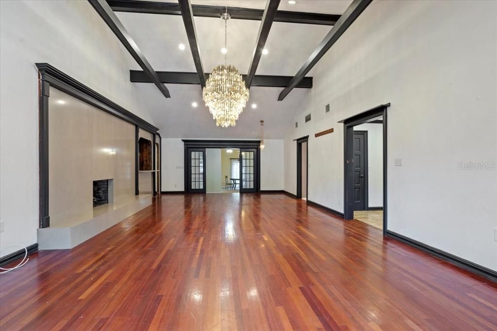 待售: $970,000 (5 贝兹, 3 浴室, 6396 平方英尺)