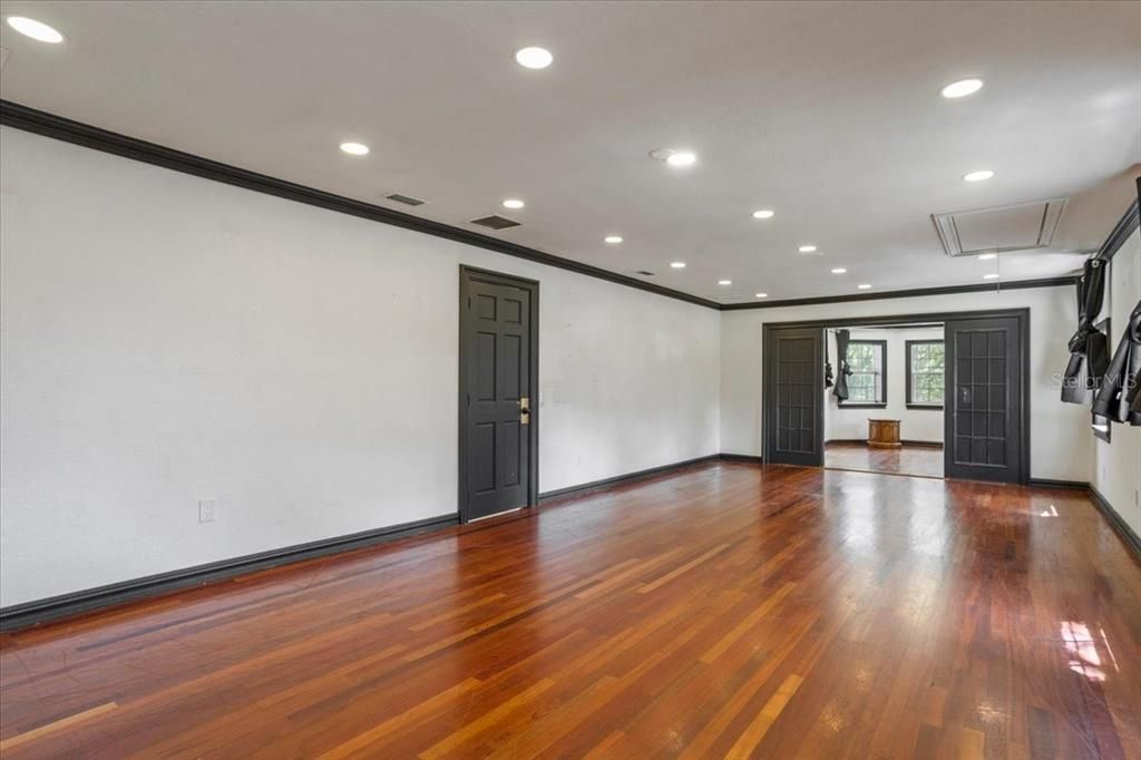 待售: $970,000 (5 贝兹, 3 浴室, 6396 平方英尺)