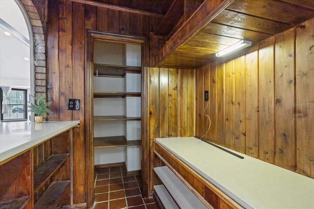 待售: $970,000 (5 贝兹, 3 浴室, 6396 平方英尺)