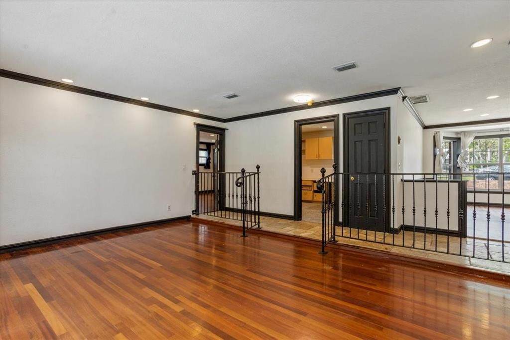 待售: $970,000 (5 贝兹, 3 浴室, 6396 平方英尺)