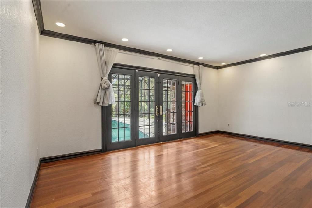 待售: $970,000 (5 贝兹, 3 浴室, 6396 平方英尺)