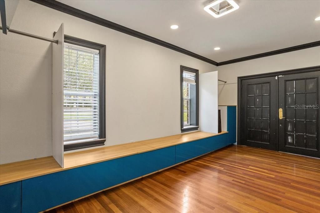 待售: $970,000 (5 贝兹, 3 浴室, 6396 平方英尺)