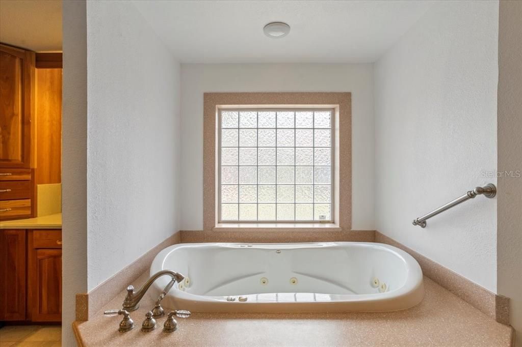 待售: $970,000 (5 贝兹, 3 浴室, 6396 平方英尺)