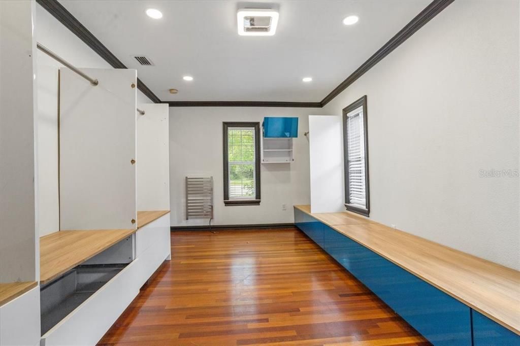 待售: $970,000 (5 贝兹, 3 浴室, 6396 平方英尺)