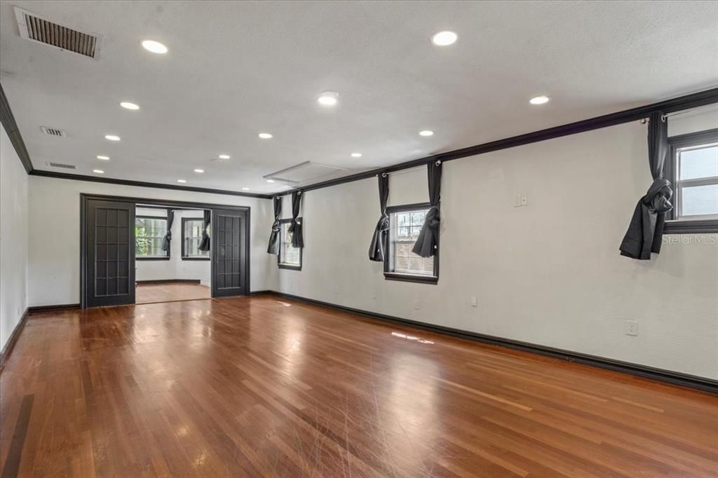 待售: $970,000 (5 贝兹, 3 浴室, 6396 平方英尺)