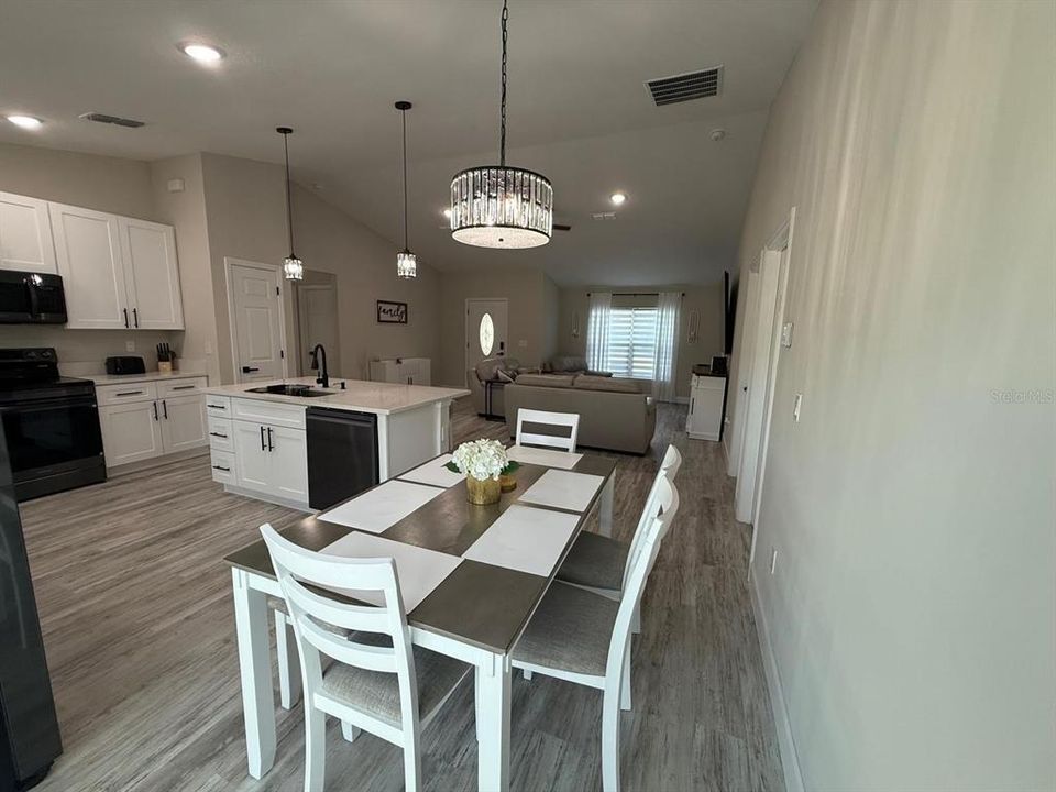 En Venta: $336,500 (3 camas, 2 baños, 1508 Pies cuadrados)