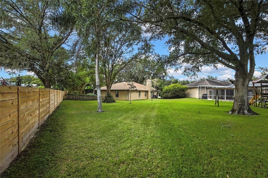 Под контрактом: $459,900 (4 спален, 2 ванн, 2356 Квадратных фут)