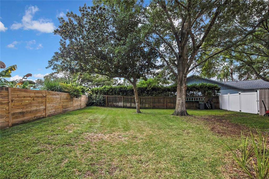 Под контрактом: $459,900 (4 спален, 2 ванн, 2356 Квадратных фут)