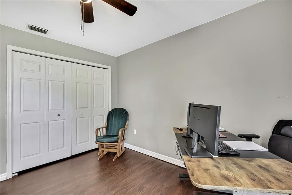 Под контрактом: $459,900 (4 спален, 2 ванн, 2356 Квадратных фут)