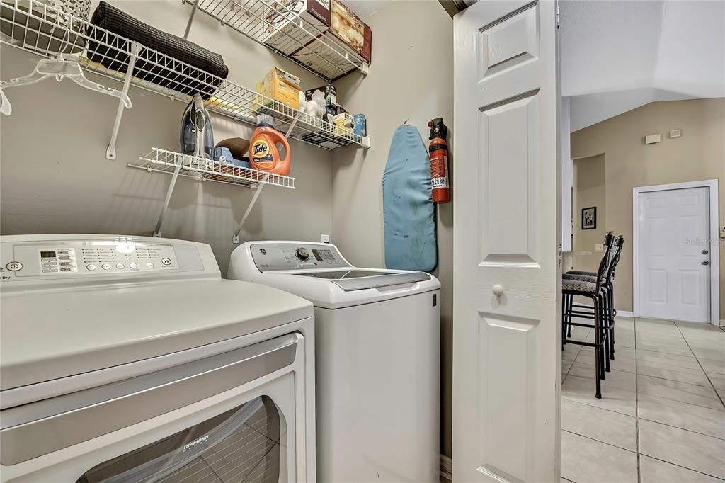 Под контрактом: $459,900 (4 спален, 2 ванн, 2356 Квадратных фут)