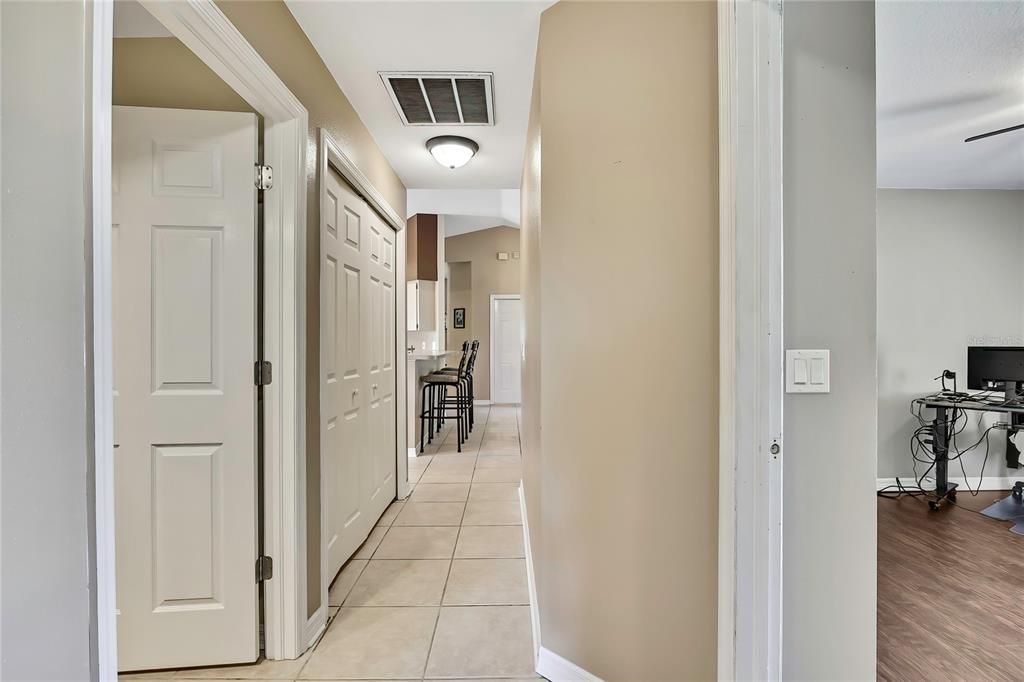 Под контрактом: $459,900 (4 спален, 2 ванн, 2356 Квадратных фут)