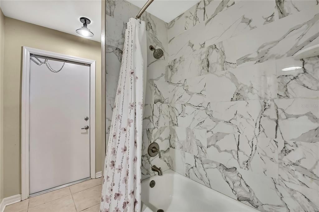 Под контрактом: $459,900 (4 спален, 2 ванн, 2356 Квадратных фут)