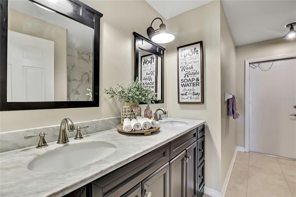 Под контрактом: $459,900 (4 спален, 2 ванн, 2356 Квадратных фут)