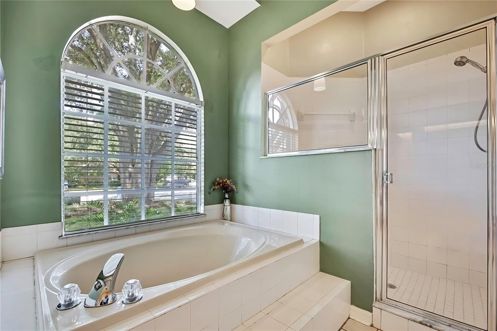 Под контрактом: $459,900 (4 спален, 2 ванн, 2356 Квадратных фут)