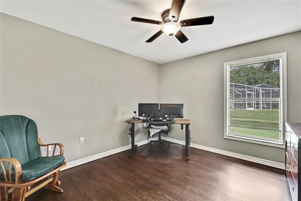 Под контрактом: $459,900 (4 спален, 2 ванн, 2356 Квадратных фут)