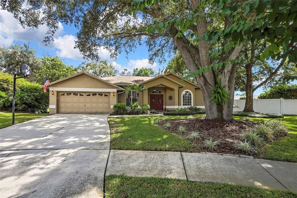 Под контрактом: $459,900 (4 спален, 2 ванн, 2356 Квадратных фут)