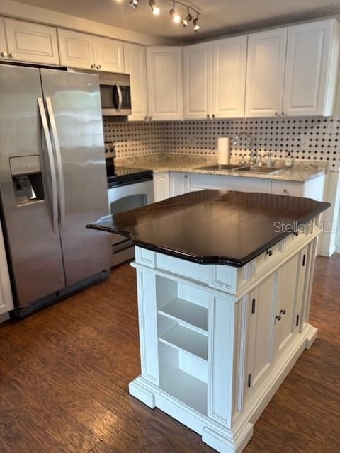 For Sale: $259,999 (3 beds, 2 baths, 1184 Square Feet)