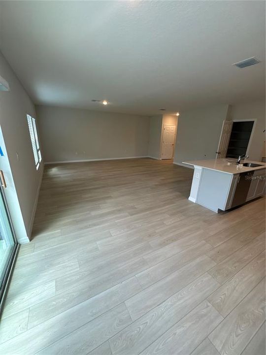 For Rent: $2,599 (4 beds, 2 baths, 2226 Square Feet)